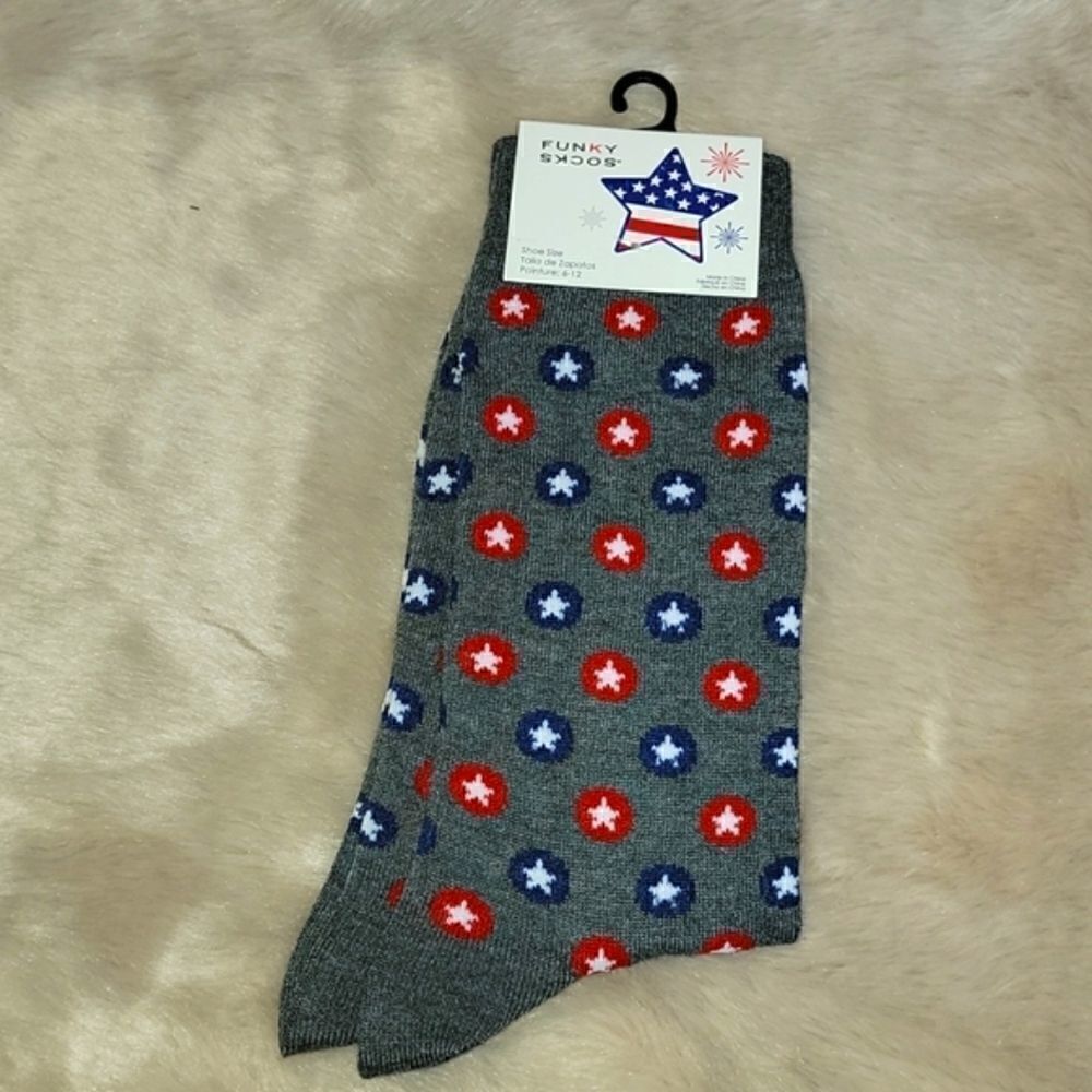 FUNKY SOCKS MEN'S GRAY WITH RED, WHITE AND BLUE STARS CREW SOCKS, NEW WITH TAGS!